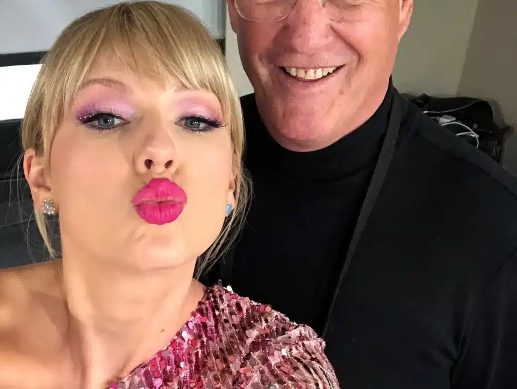 88f0ac59 1e3e 4fd9 b8d5 bfaf4b1a6fe3 Fathers Day Taylor Swift.jpg